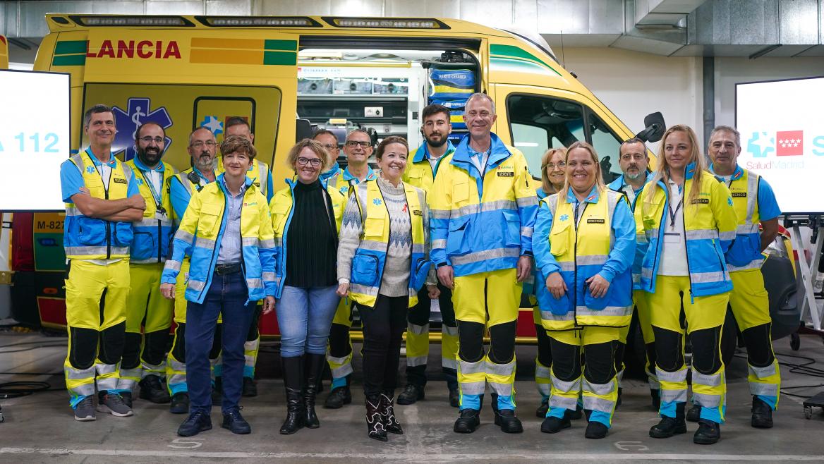 Foto de grupo de Fátima Matute y el equipo del SUMMA112