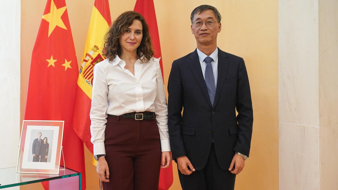 Imagen del artículo Díaz Ayuso recibe al embajador de la República Popular China en España