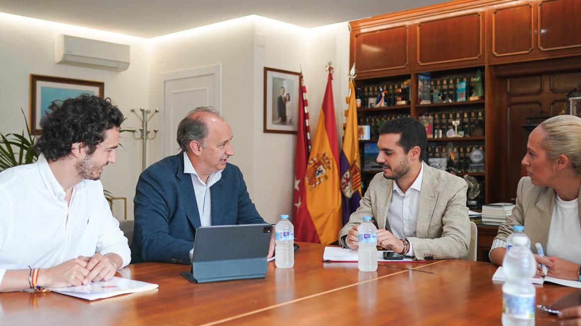 Miguel López-Valverde en la reunión con el alcalde de Torrejón de Ardoz, Alejandro Navarro