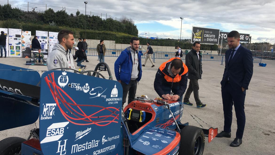 Roberto Núñez durante la presentación de Formula Student Spain