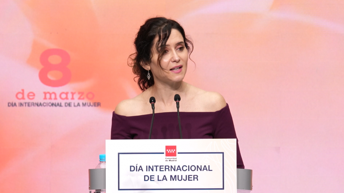 La presidenta Isabel Díaz Ayuso durante la entrega de los Reconocimientos 8 de marzo 