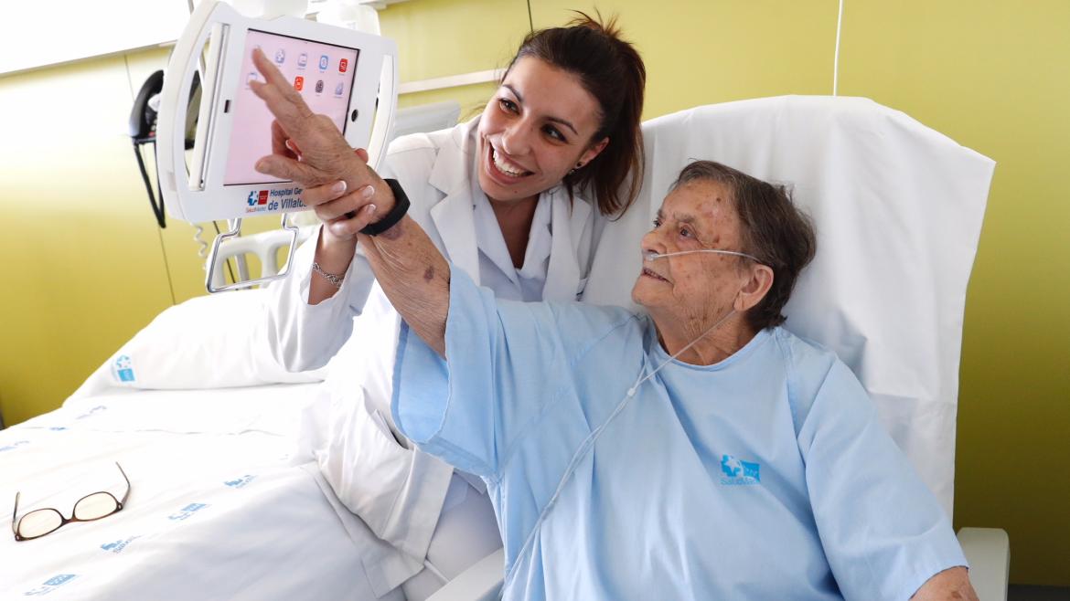 Enfermera y paciente Enfermera y paciente