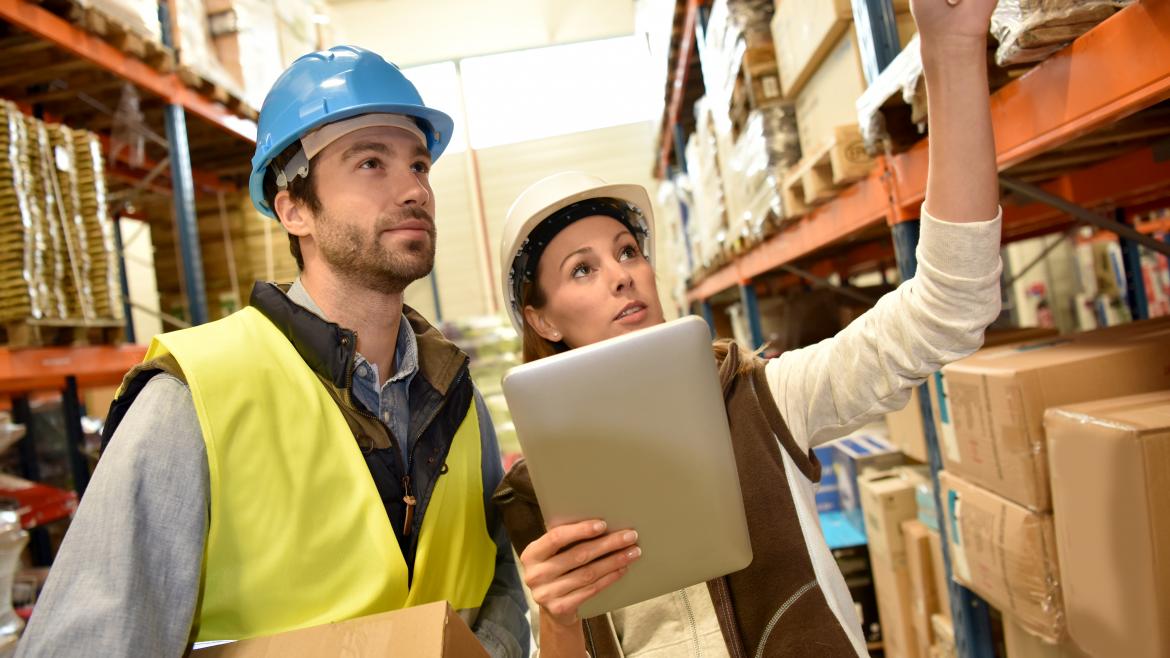 Empleados en un almacénº