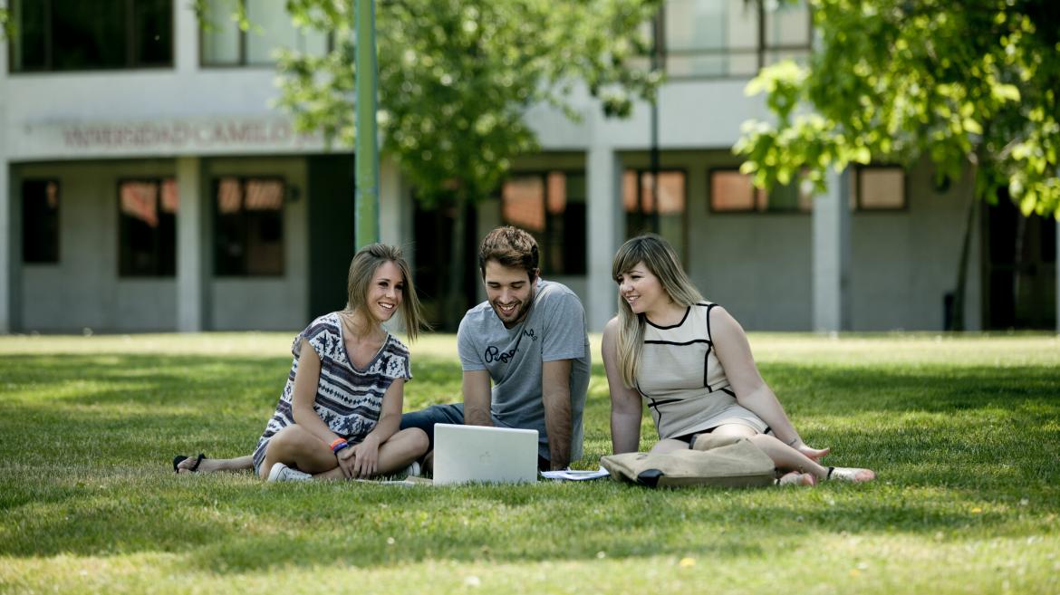 Estudiantes universitarios