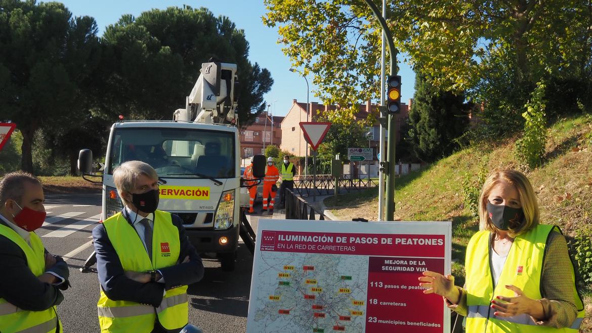 Mejoramos la iluminación en un centenar de pasos de peatones de la región