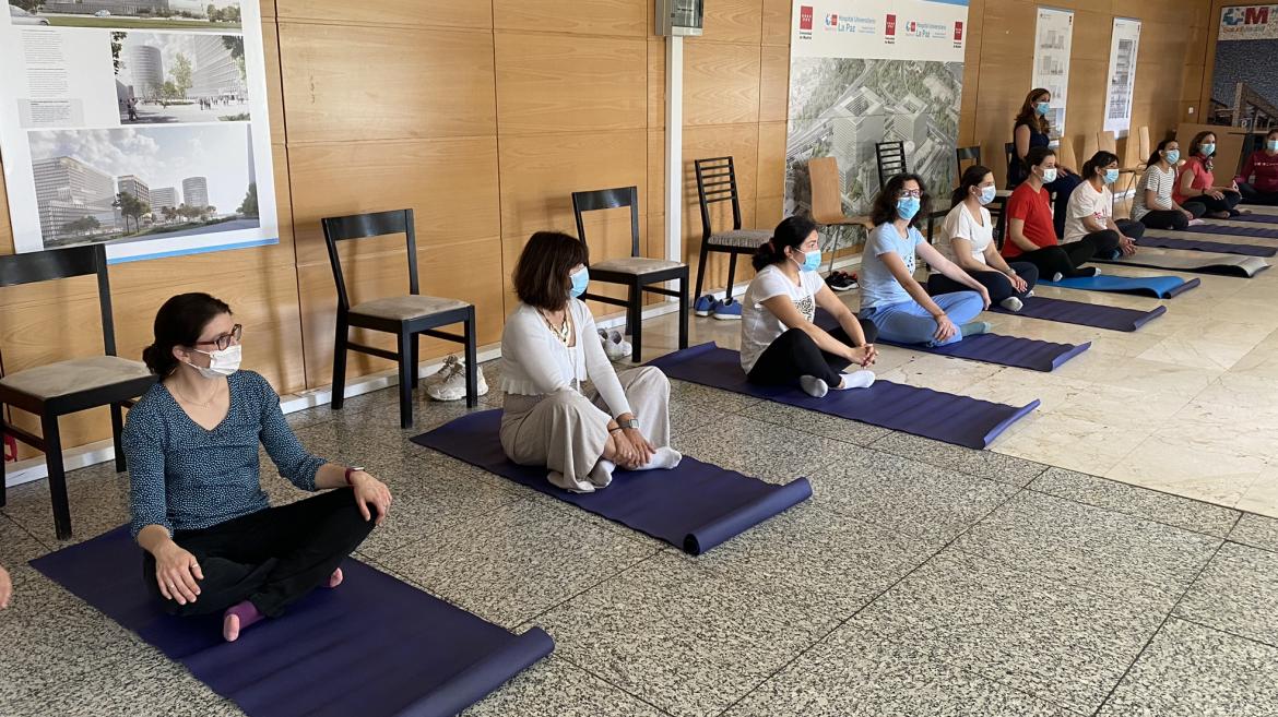 Embarazadas haciendo Yoga La Paz