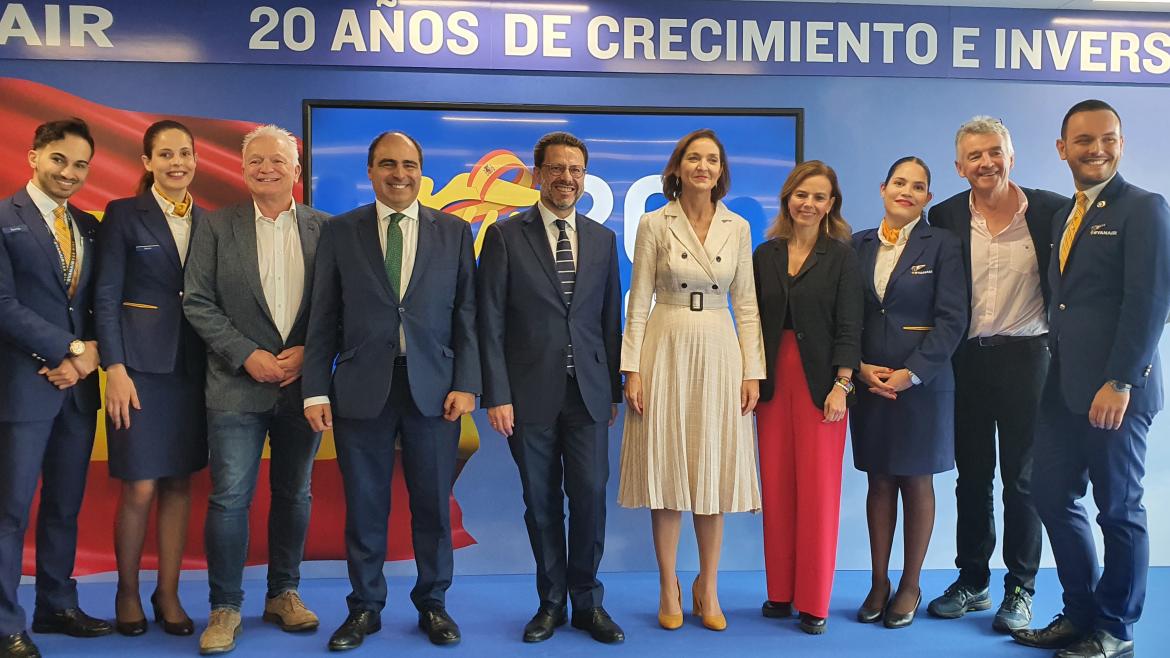 El consejero Javier Fernández Lasquetty con el resto de los asistentes al evento