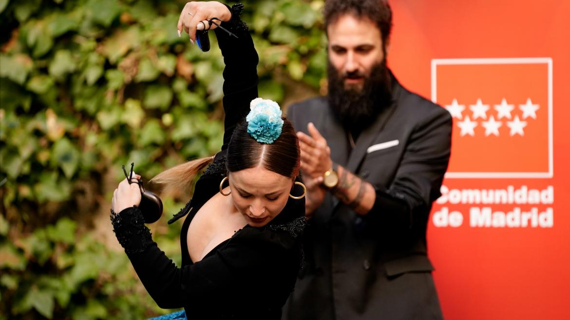La bailaora Laura Fúnez dando un giro quebrado