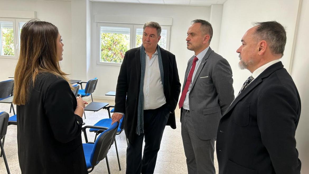 La Comunidad de Madrid finaliza en Móstoles la reforma del Centro de Juventud y de Infancia Pablo Ráez El Viceconsejero Sánchez en el Centro de Juventud y de Infancia