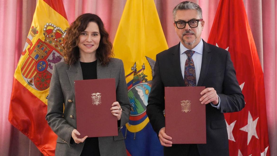 Díaz Ayuso firma en Quito la acreditación profesional de ecuatorianos en Madrid para atraer grandes profesionales a su otra casa