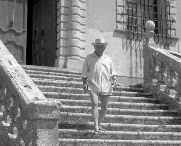 Picasso bajando unas escaleras