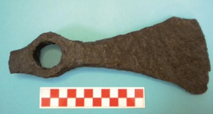 Imagen de herramienta de hierro recuperada en el yacimiento de la Fuente de la Mora