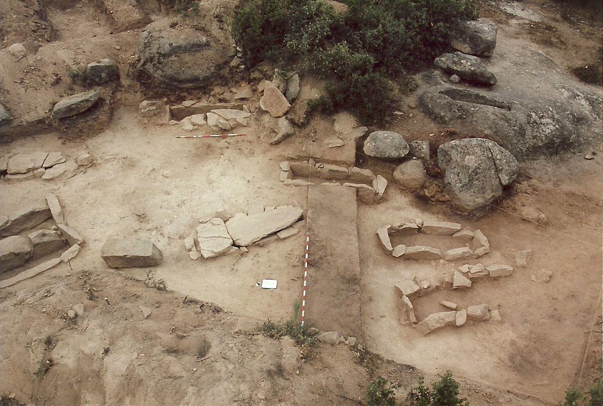 Image of a general view of the Cabrera necropolis