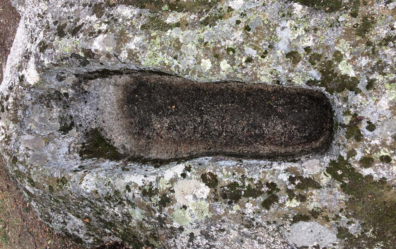 Image of an anthropomorphic burial known as "Tumba del Moro"