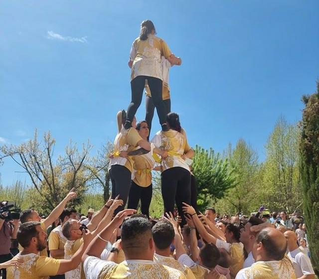 El «Día de la Caridad de la Virgen de la Poveda y sus Castillos Humanos Andantes»