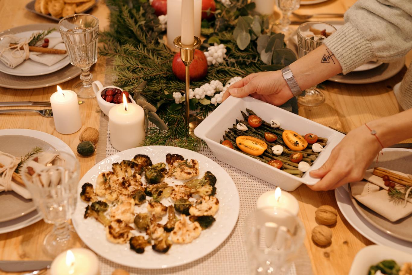 comida saludable en mesa de Navidad cena Navidad