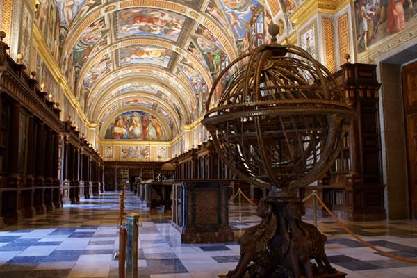Imagen de la biblioteca del Monasterio de El Escorial