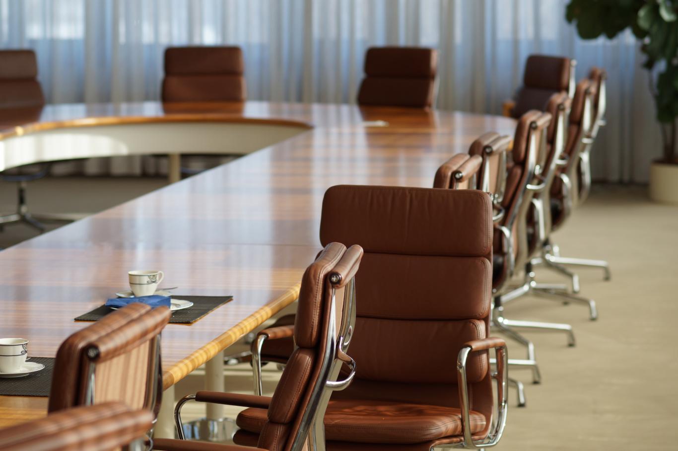 Sillones en una sala de reuniones