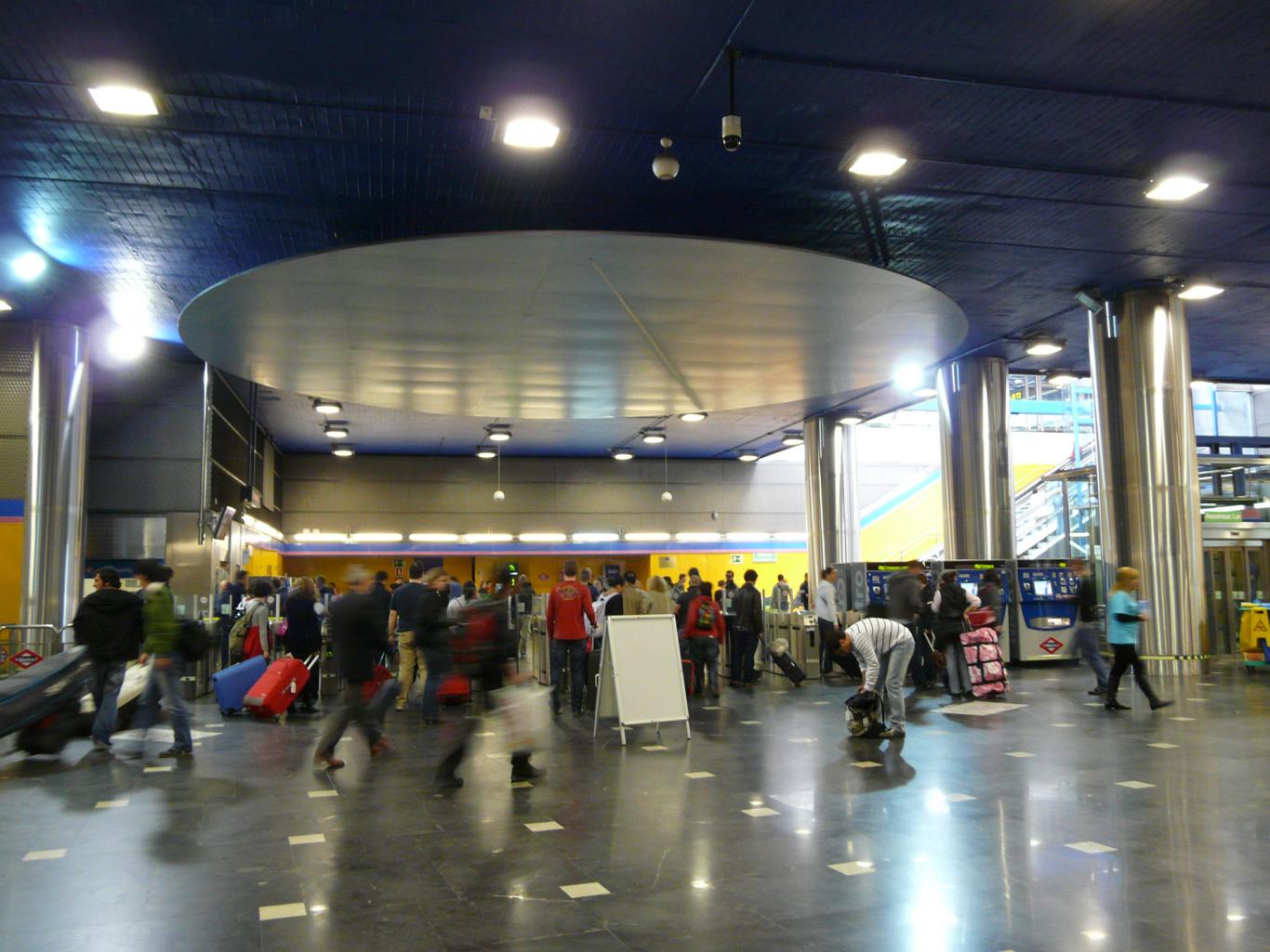 Vestíbulo de Metro de la estación Aeropuerto T1-T2-T3