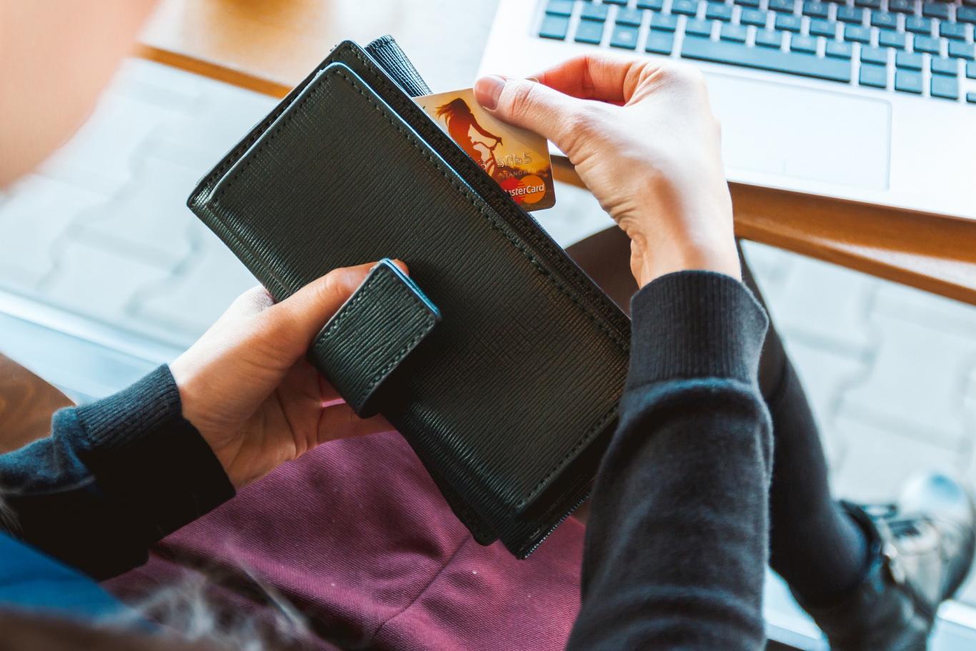 Comprar productos o contratar servicios