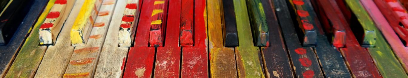 Piano de teclas de colores