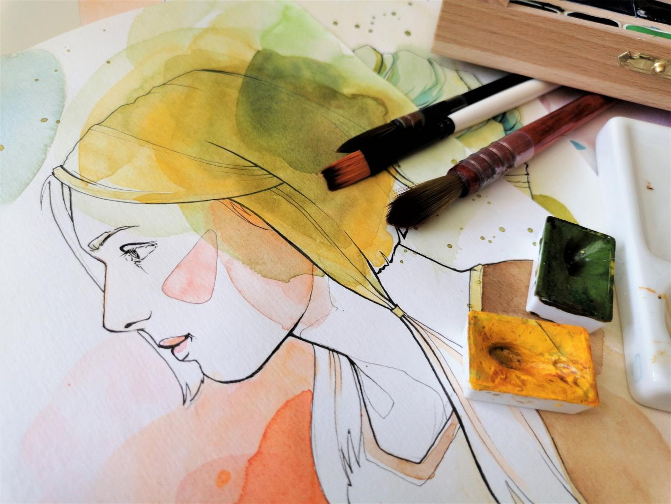 Rostro de mujer pintado acuarelas y pinceles
