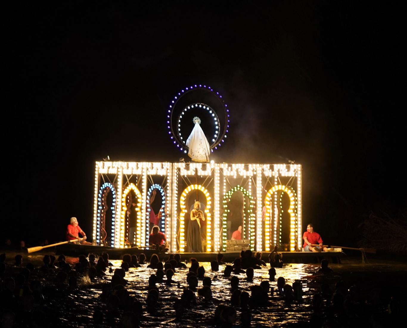 Procesión fluvial de la Virgen de Alarilla