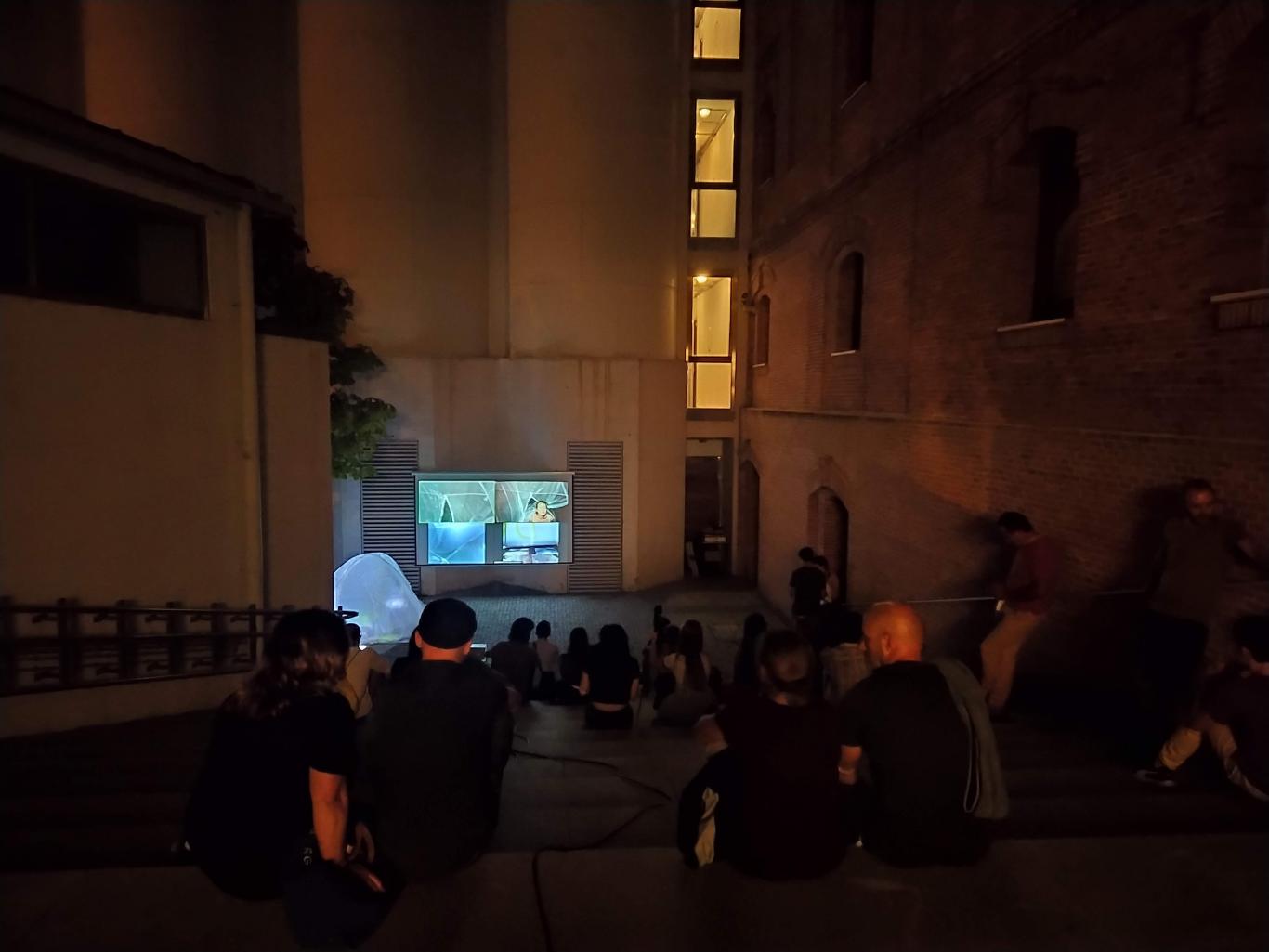 Lucy Anna Watzinger y Julia Tazreiter Lucy performance