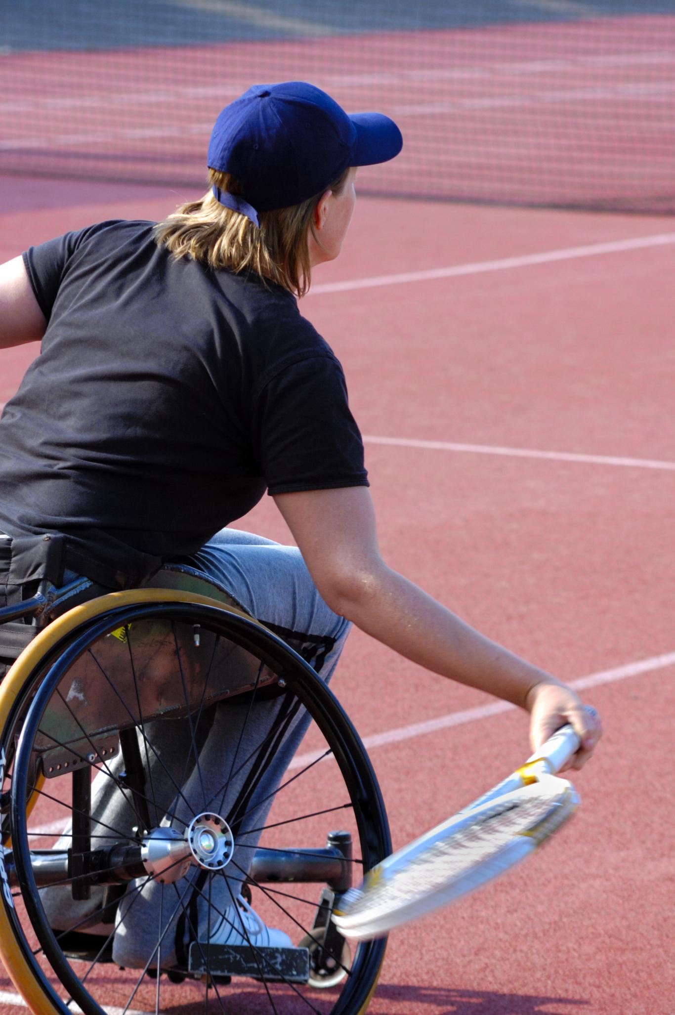 Jugador de tenis en silla de ruedas