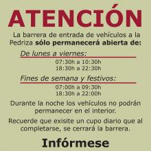 Cartel con el Horario verano barrera Pedriza