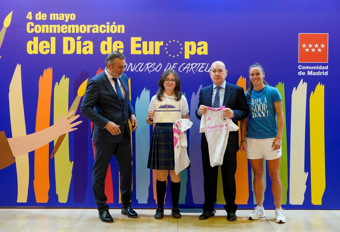 El Madrid Club de Fútbol Femenino entrega su premio