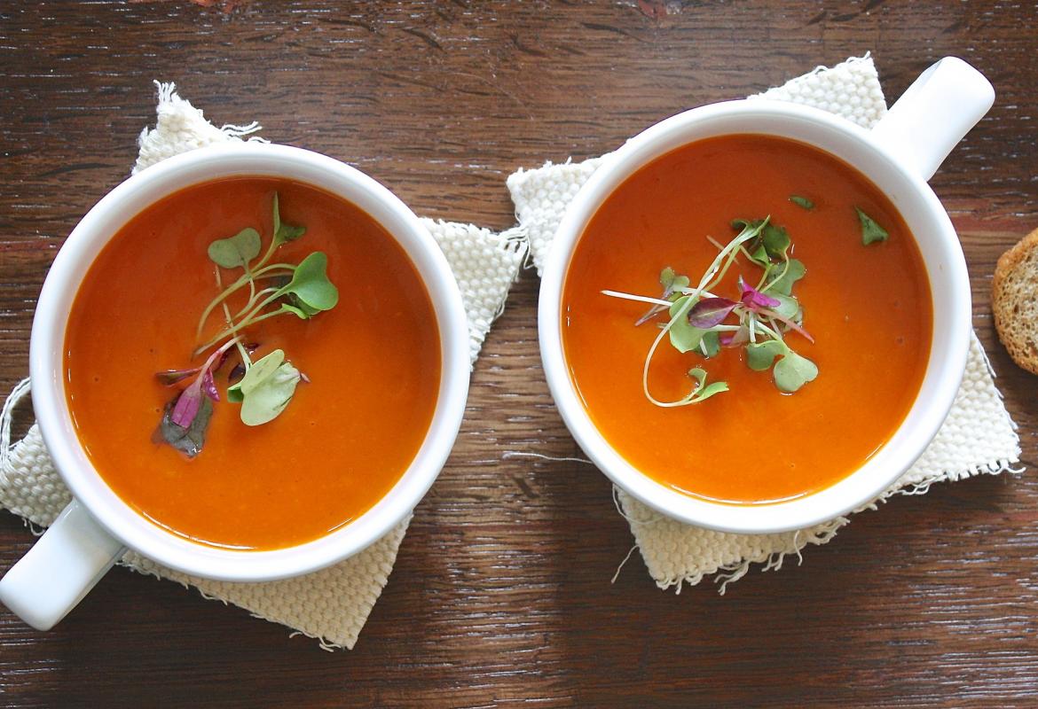 Dos tazones de gazpacho