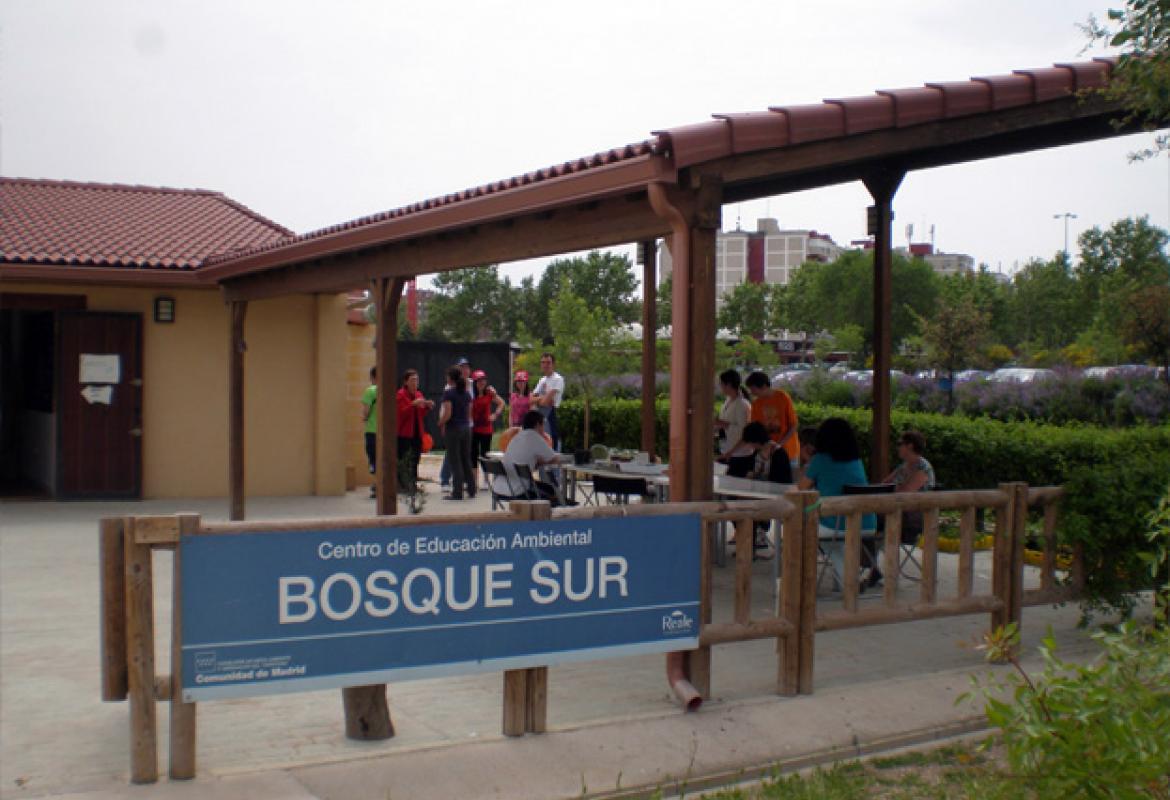 Acceso al Centro de educación ambiental Bosque Sur