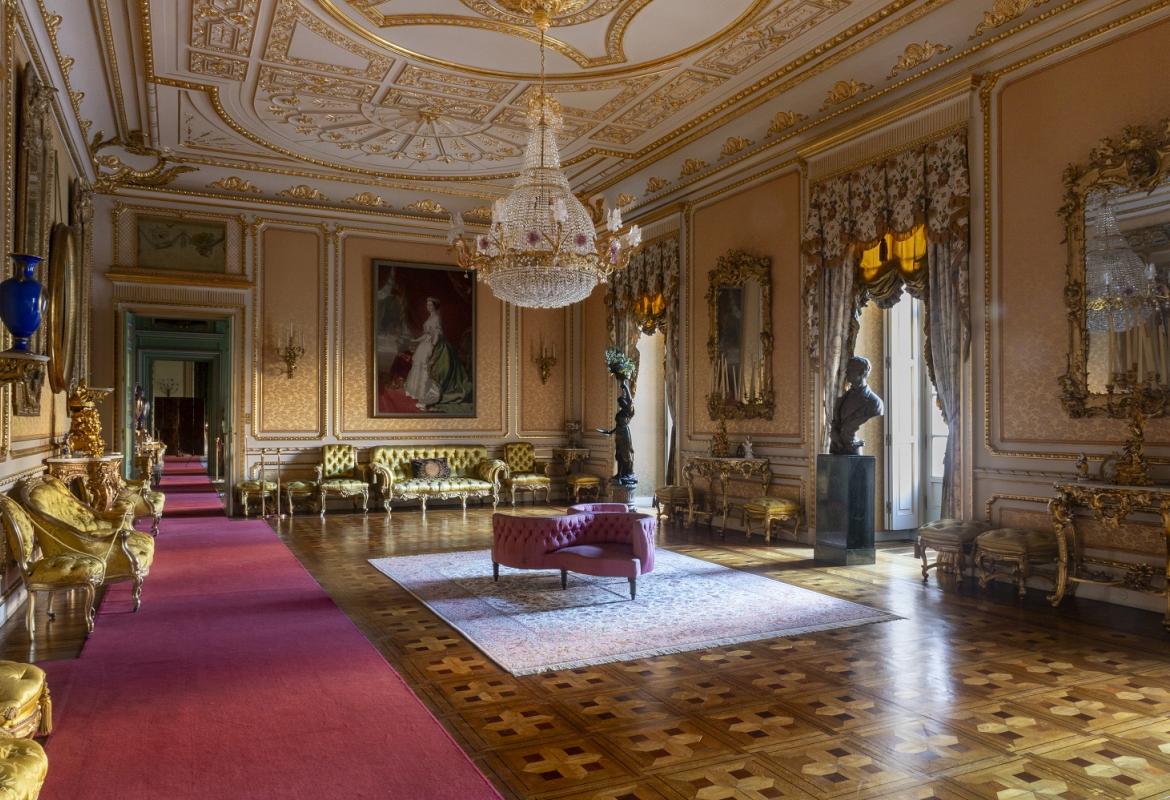 interior salón palacio
