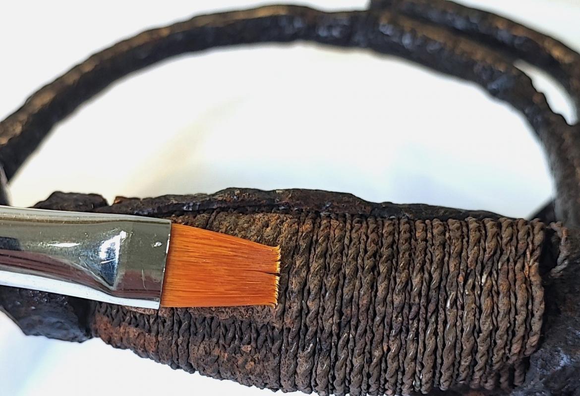 imagen de puño de espada de madera