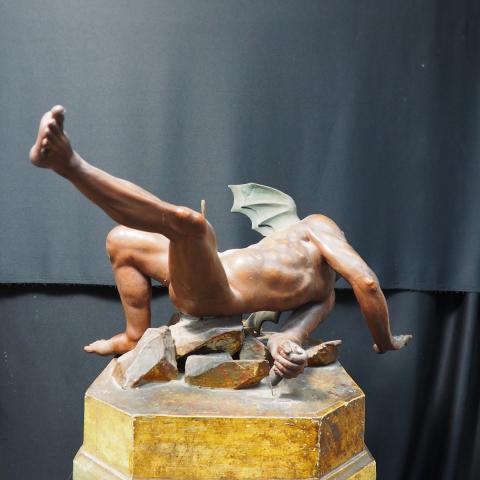 Figura del demonio del grupo escultórico San Miguel arcángel antes de su restauración